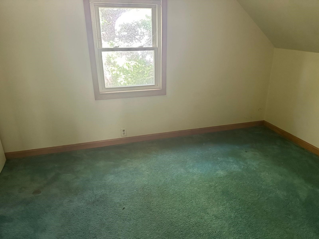 133 Salem Road Billerica, MA 01821 - Photo 28 of 32 an empty room with a window