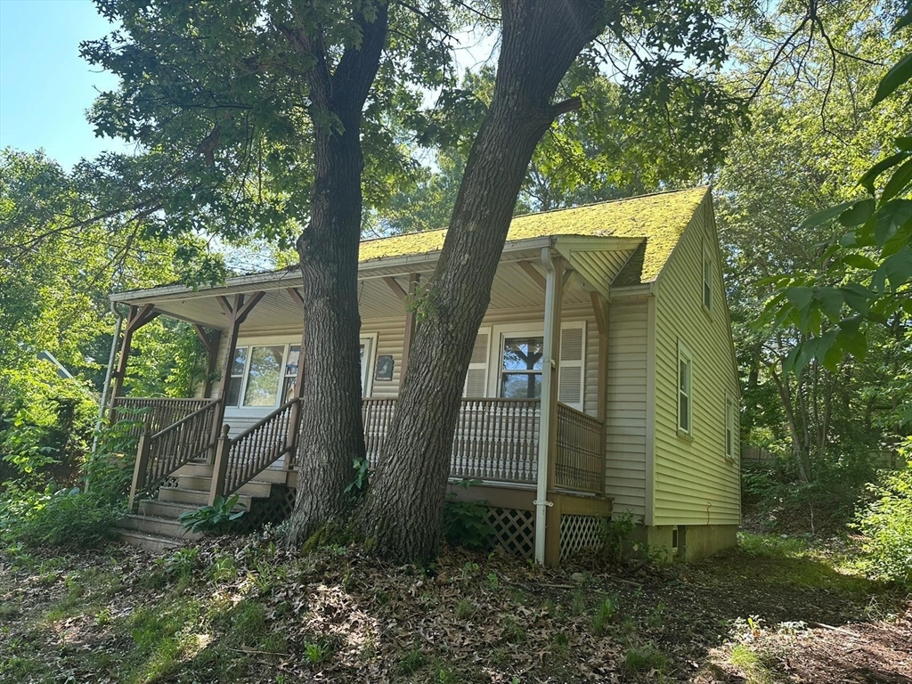 133 Salem Road Billerica, MA 01821 - Photo 4 of 32 a view of a back yard