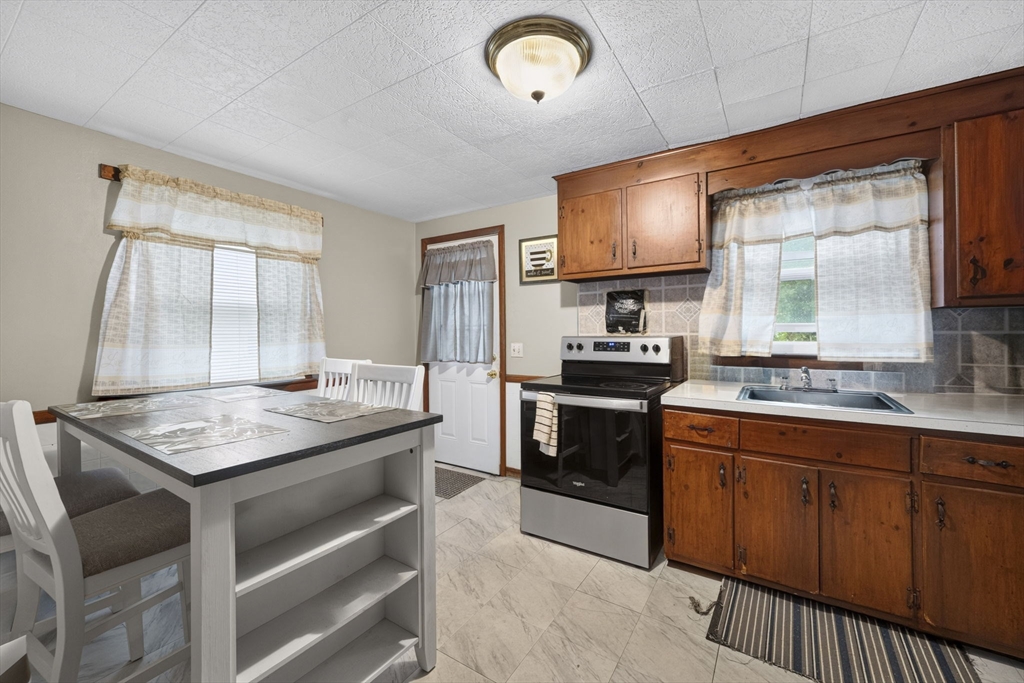46-48 Fenwick Street Springfield, MA 01109 - Photo 12 of 18 Gallery Image 12