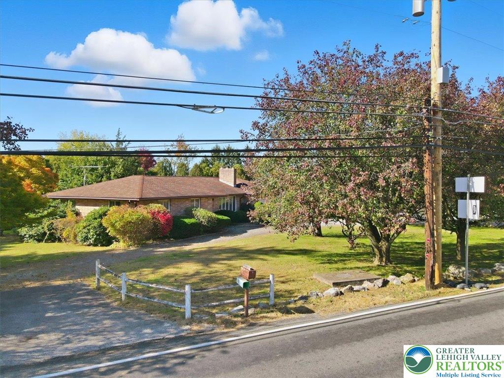4395 East Texas Road Allentown, PA 18103 - Photo 70 of 81 a view of a basketball court