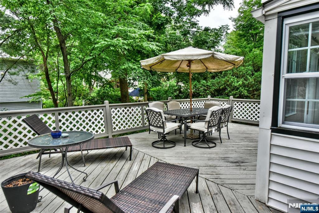 6 Standish Lane Butler, NJ 07405 - Photo 9 of 11