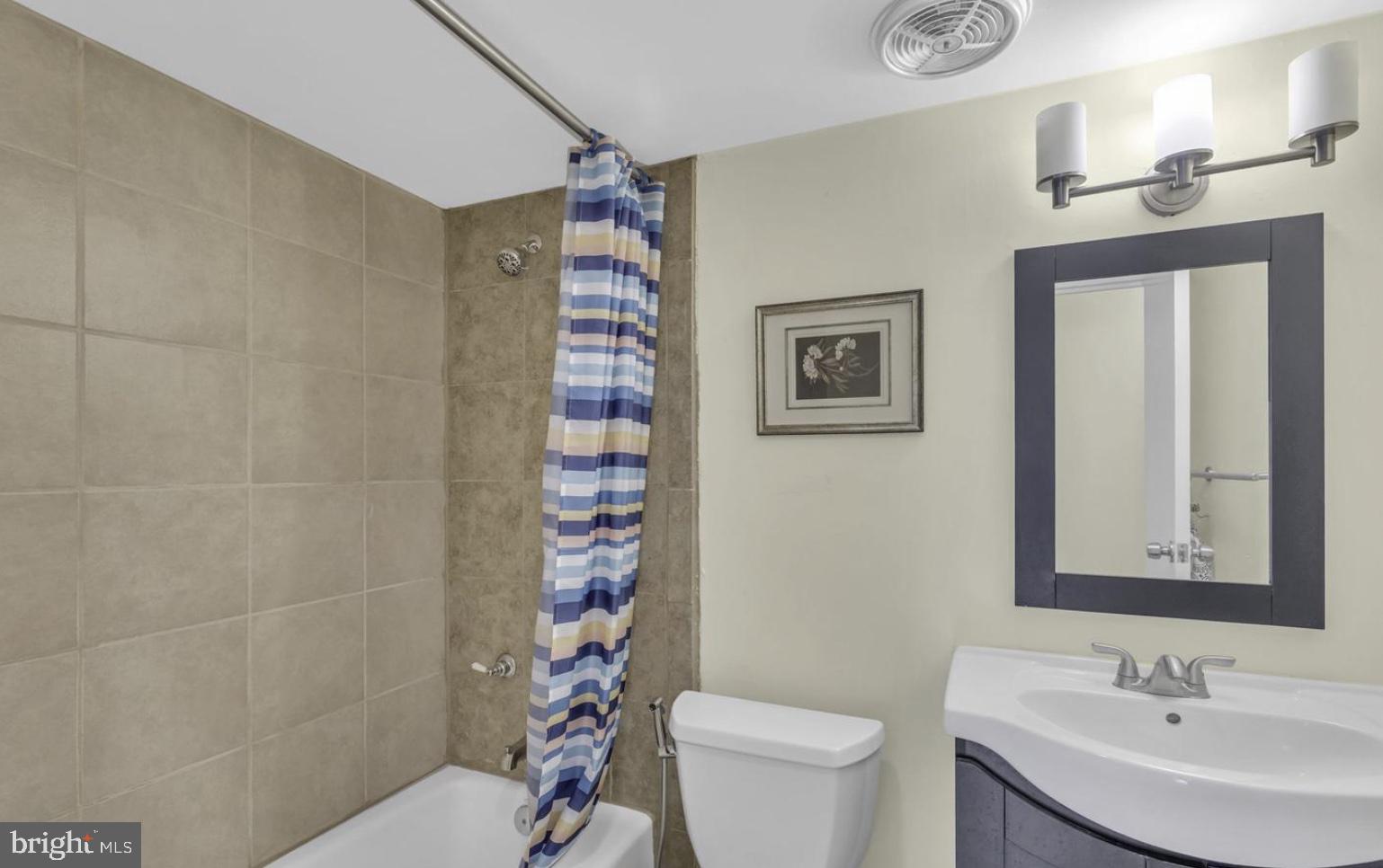 11232 Chestnut Grove Square, Unit 335 Reston, VA 20190 - Photo 14 of 22 Secondary/Hall Bath