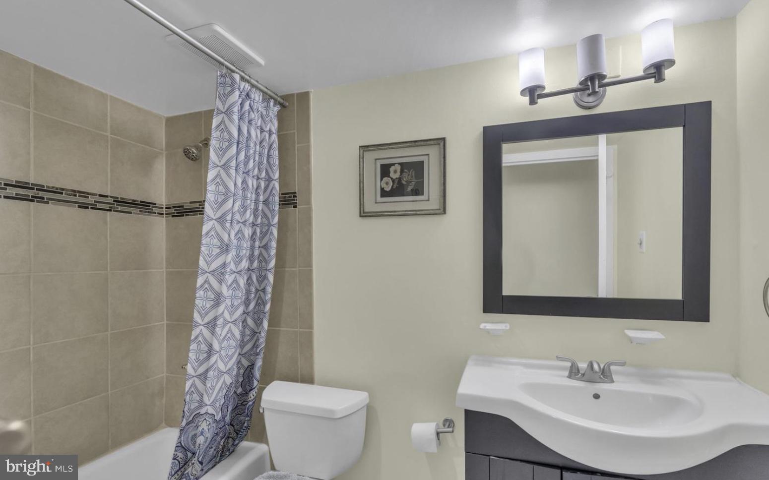 11232 Chestnut Grove Square, Unit 335 Reston, VA 20190 - Photo 18 of 22 Primary Bathroom