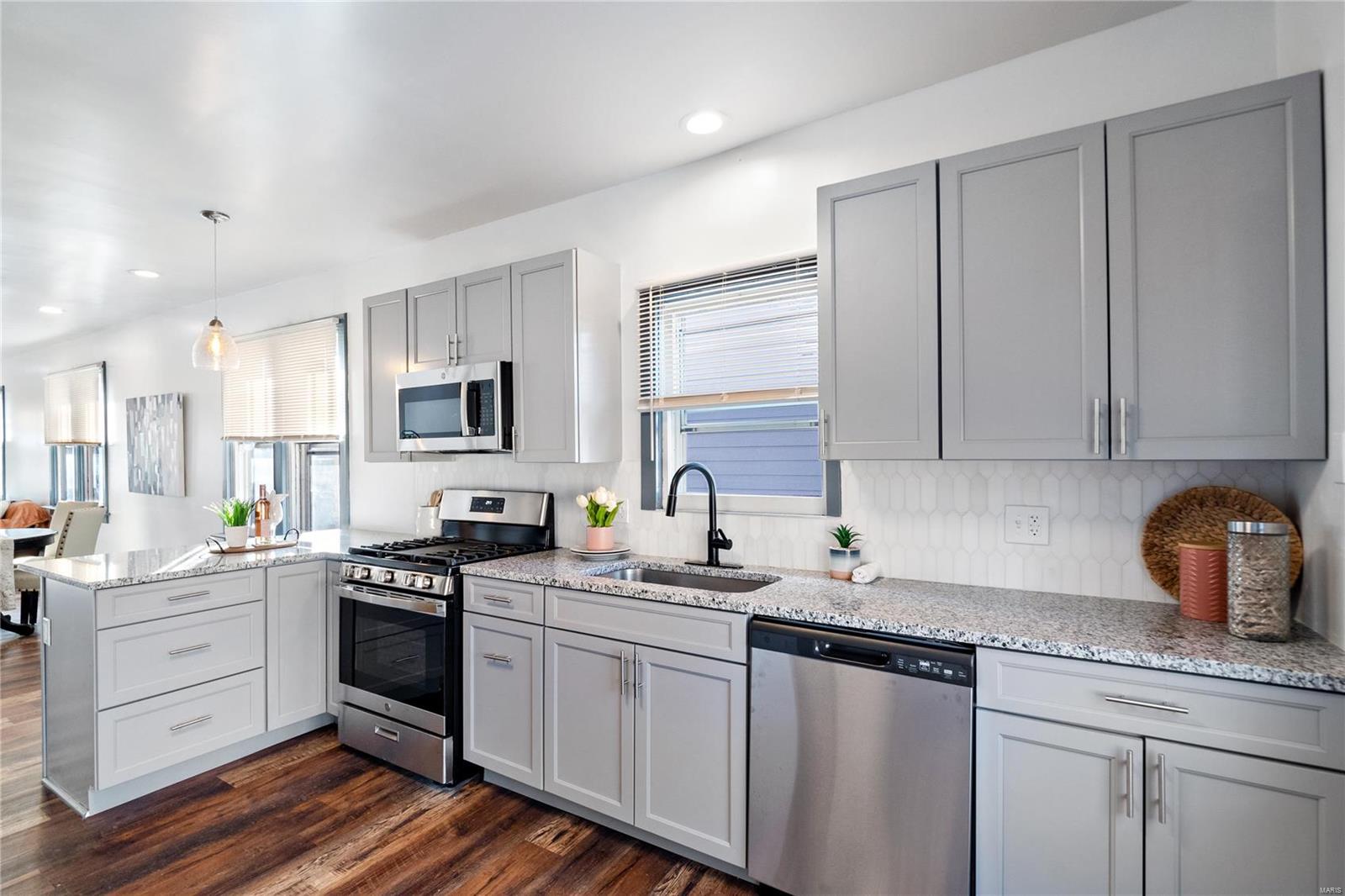 7741 Rannells Avenue St. Louis, MO 63143 - Photo 8 of 28 Gallery Image 8