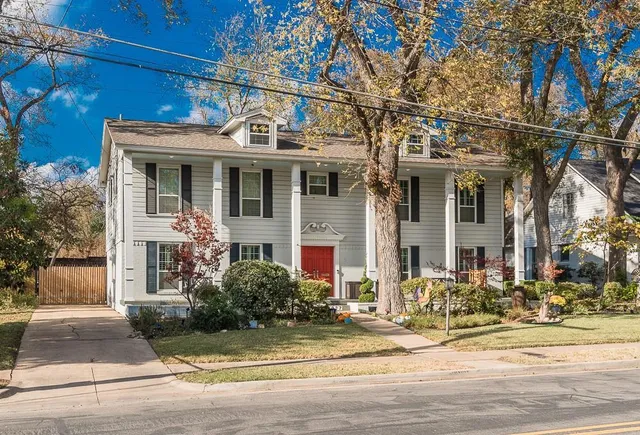 a sign that is on the side of a street