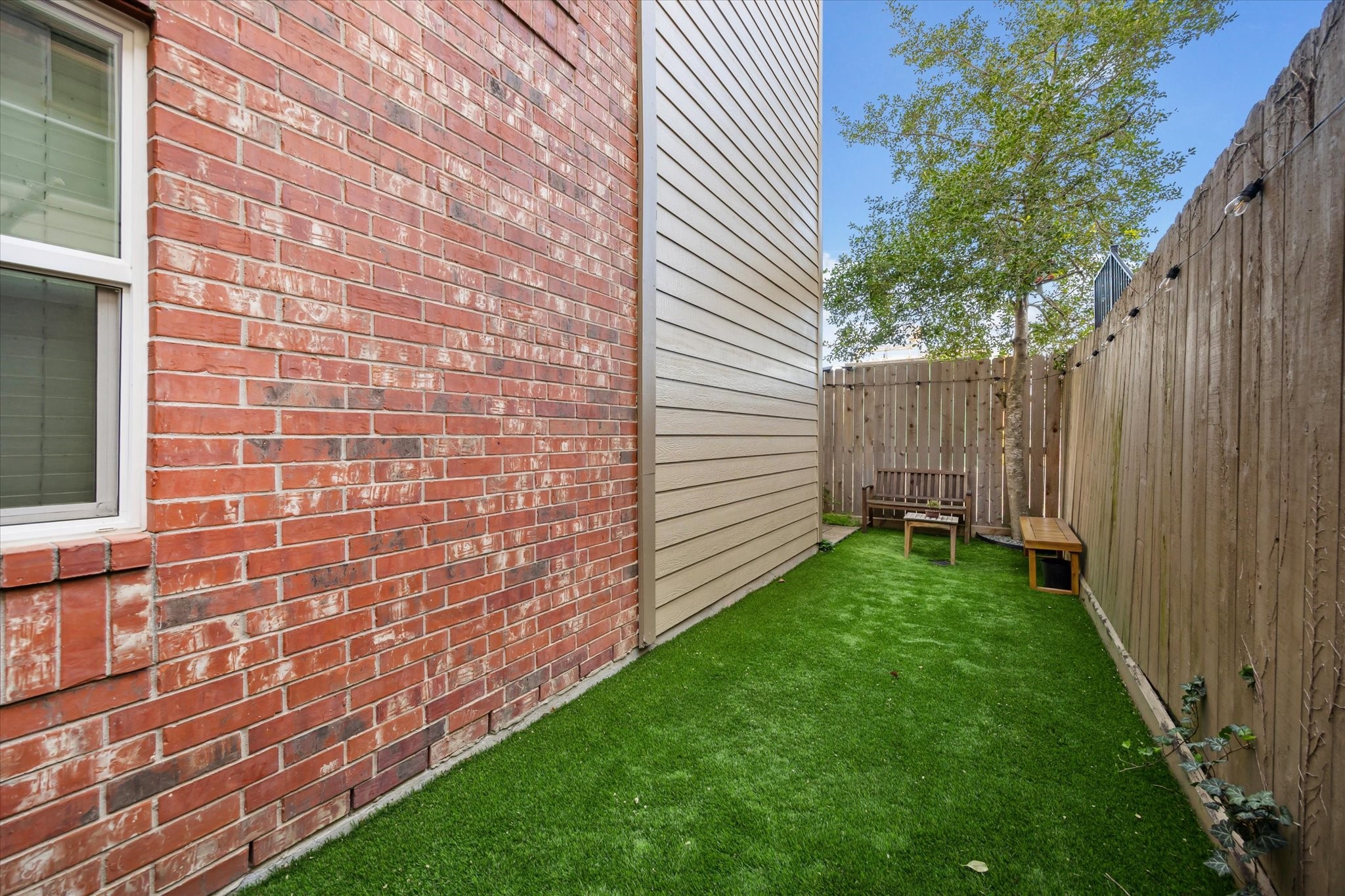 920 Cohn Street Houston, TX 77007 - Photo 22 of 24 Another view of your turfed yard space.