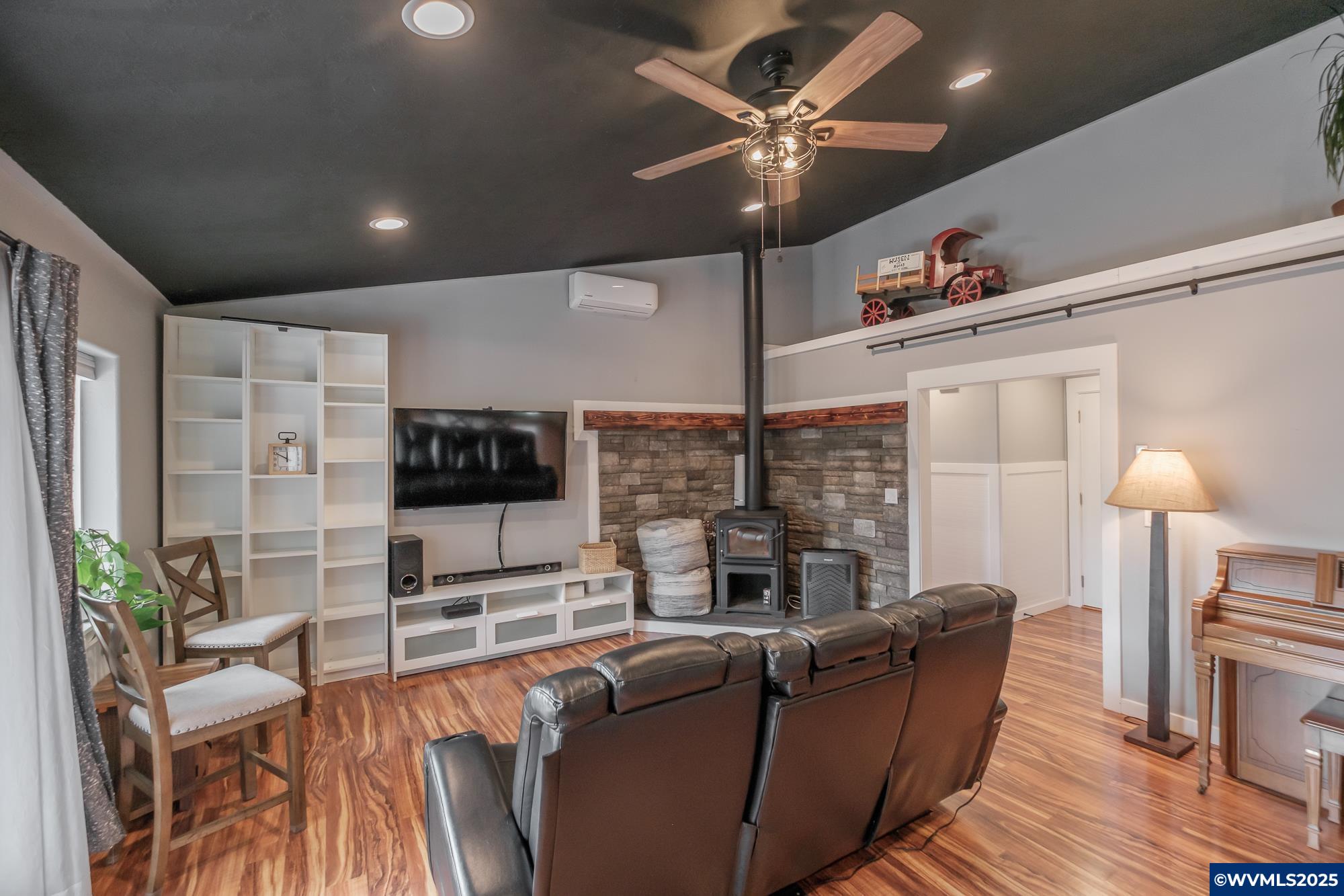 236 West Holley Road Sweet Home, OR 97386 - Photo 2 of 50 Gallery Image 2