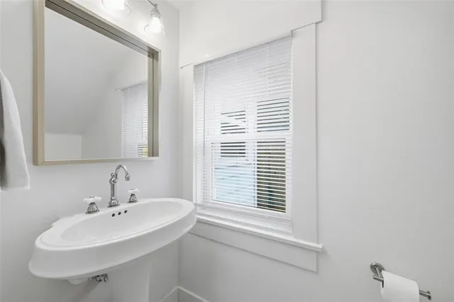 $525,000 | 704 West Hull Street, Denison, TX 75020