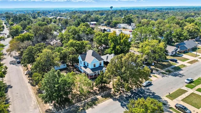 $525,000 | 704 West Hull Street, Denison, TX 75020