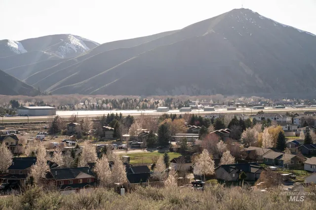 $599,000 | 2410 Woodside Boulevard, Hailey, ID 83333