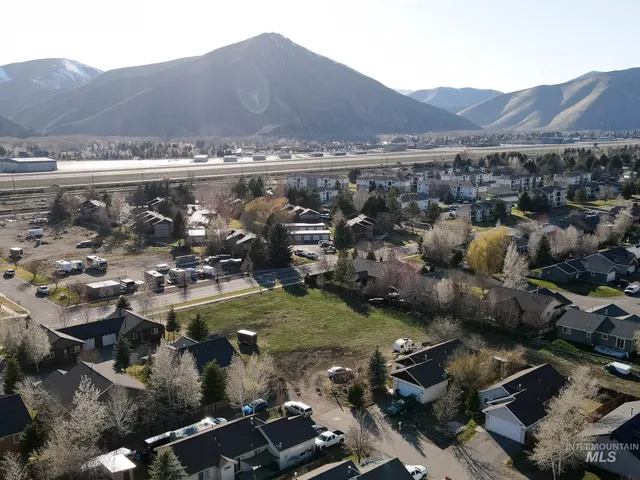 $599,000 | 2410 Woodside Boulevard, Hailey, ID 83333