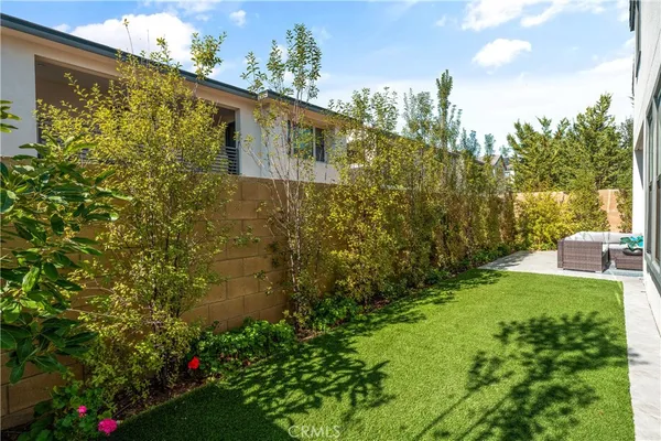 a view of a back yard of the house
