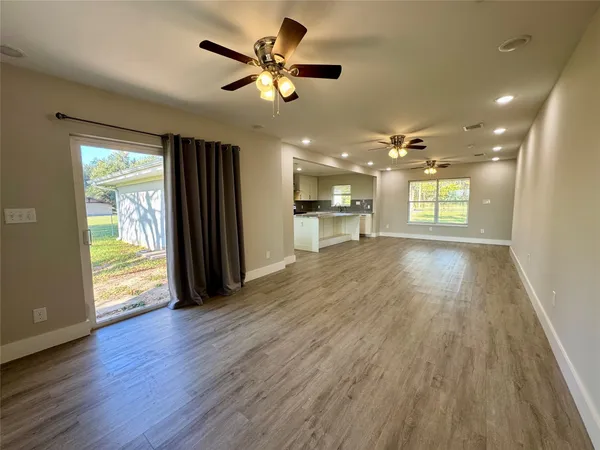 $2,500 | 813 Central Avenue, Elgin, TX 78621