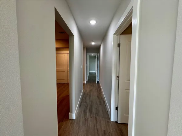 $2,500 | 813 Central Avenue, Elgin, TX 78621