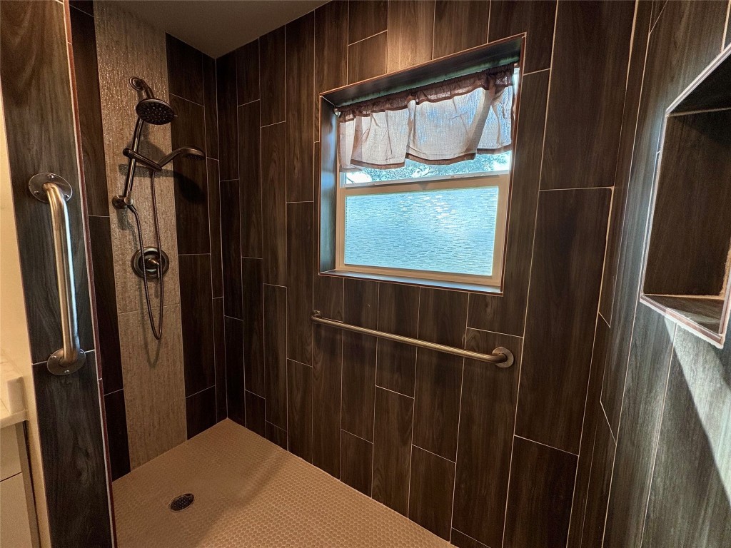 813 Central Avenue Elgin, TX 78621 - Photo 19 of 26 a bathroom with a window