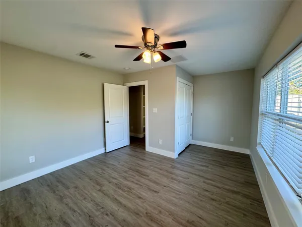 $2,500 | 813 Central Avenue, Elgin, TX 78621