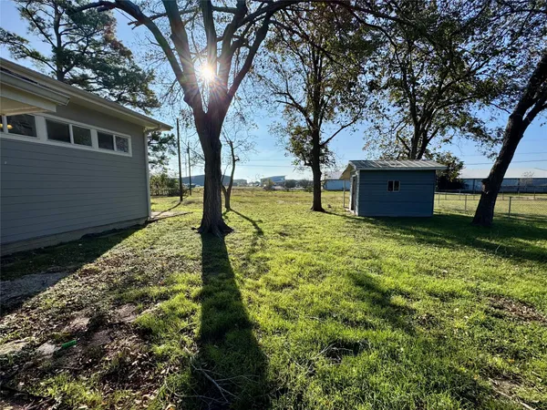 $2,500 | 813 Central Avenue, Elgin, TX 78621