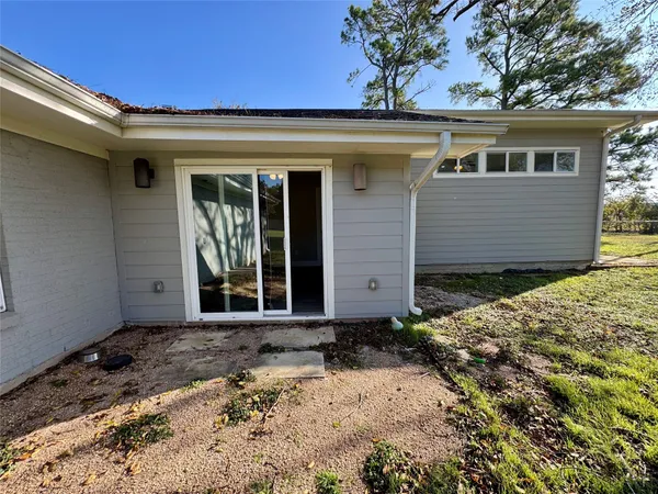 $2,500 | 813 Central Avenue, Elgin, TX 78621