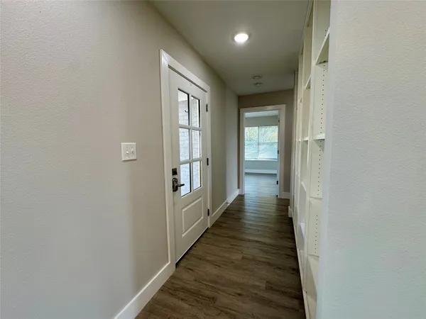 $2,500 | 813 Central Avenue, Elgin, TX 78621