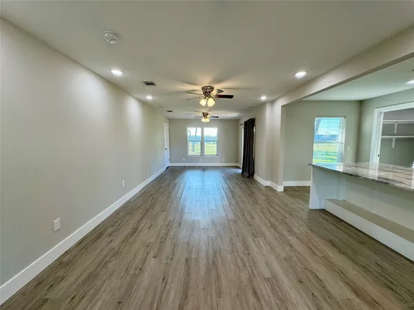 $2,500 | 813 Central Avenue, Elgin, TX 78621