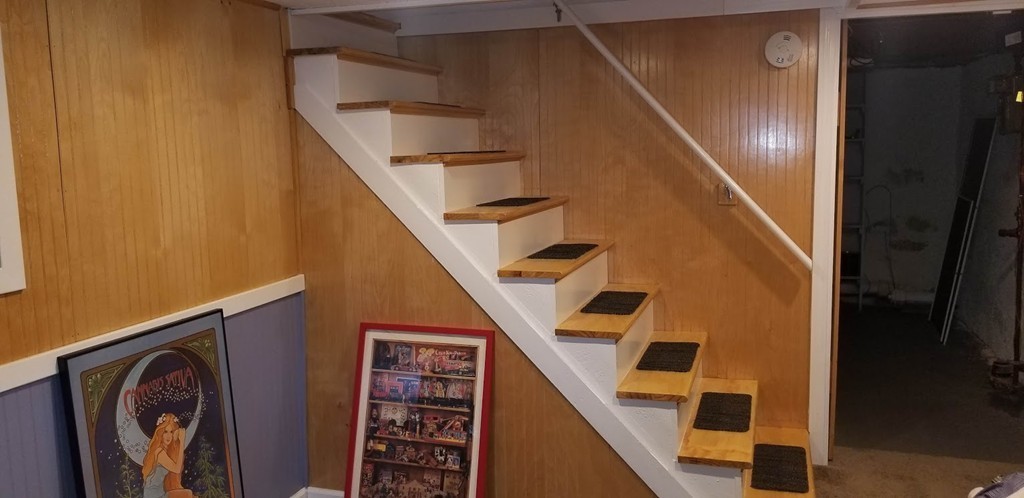 43 Sargon Street Springfield, MA 01104 - Photo 18 of 25 a view of entryway