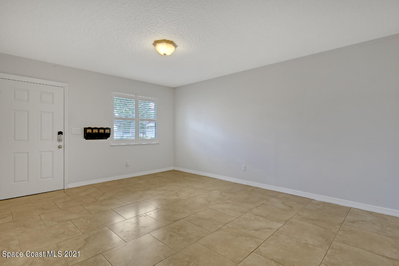 544 Edward Road Melbourne, FL 32904 - Photo 7 of 30 Living Room looking at front door