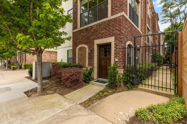 $678,000 | 2123 Albany Street, Dallas, TX 75201