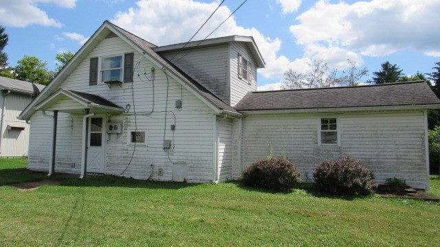 77 Leech Road Greenville, PA 16125 - Photo 3 of 40 Gallery Image 3