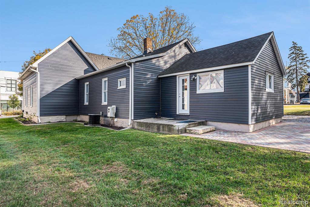 308 South Adelaide Street Fenton, MI 48430 - Photo 14 of 19