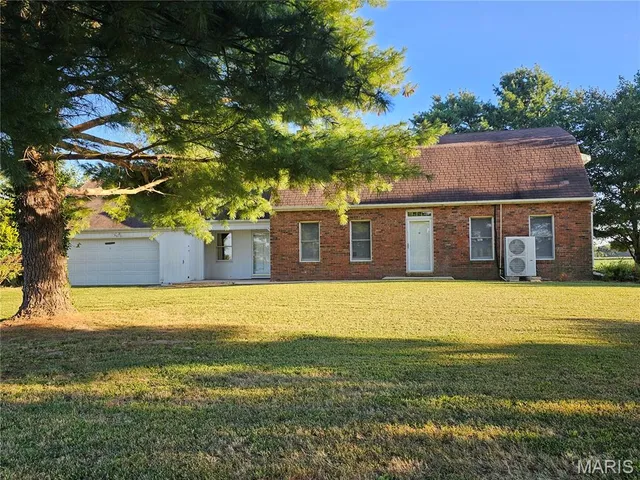 $349,000 | 1050 Maple Grove Avenue, Greenville, IL 62246