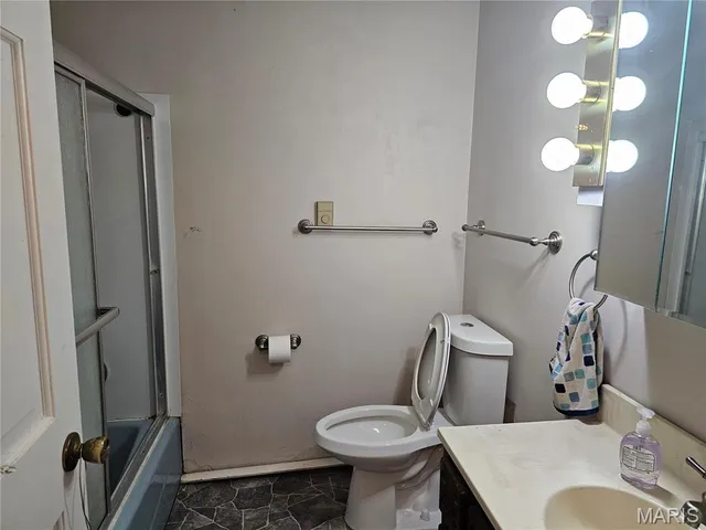 $349,000 | 1050 Maple Grove Avenue, Greenville, IL 62246