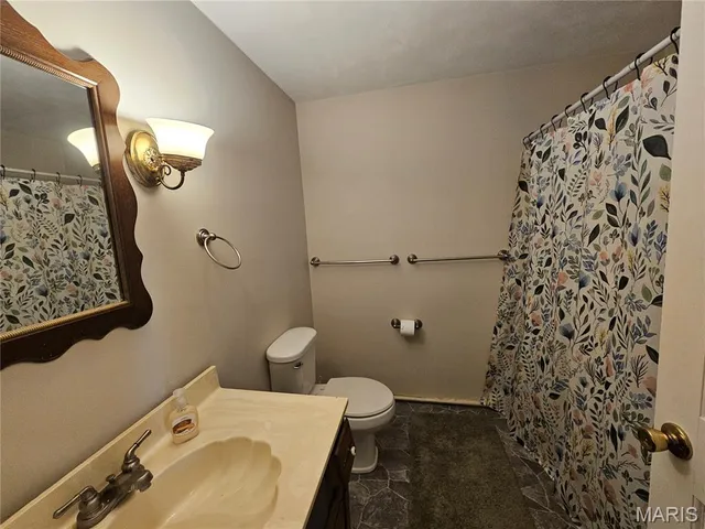 $349,000 | 1050 Maple Grove Avenue, Greenville, IL 62246