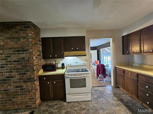 $349,000 | 1050 Maple Grove Avenue, Greenville, IL 62246