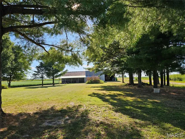 $349,000 | 1050 Maple Grove Avenue, Greenville, IL 62246