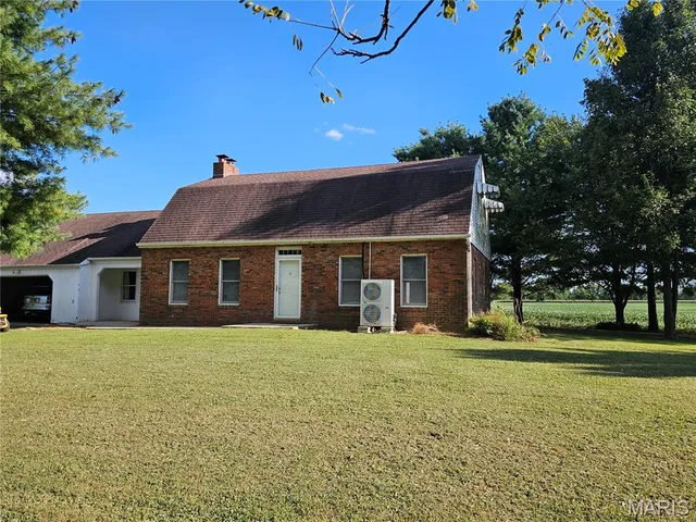 $349,000 | 1050 Maple Grove Avenue, Greenville, IL 62246