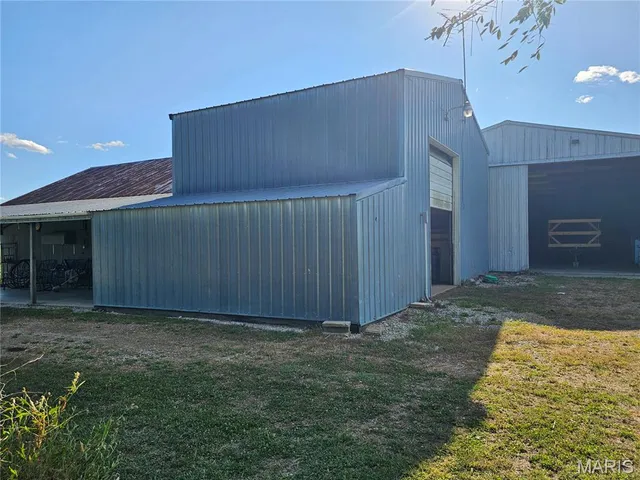 $349,000 | 1050 Maple Grove Avenue, Greenville, IL 62246