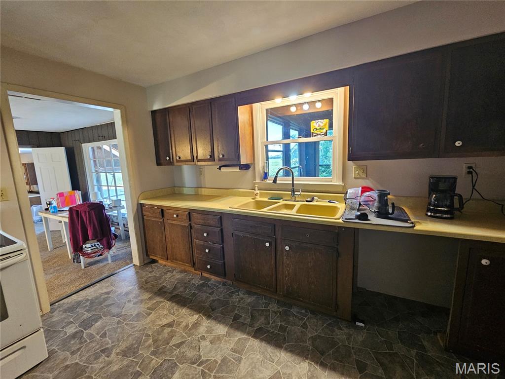 1050 Maple Grove Avenue Greenville, IL 62246 - Photo 3 of 55