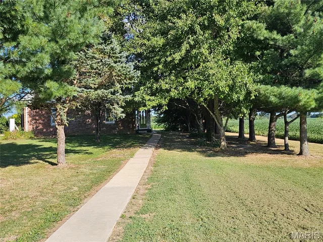 $349,000 | 1050 Maple Grove Avenue, Greenville, IL 62246