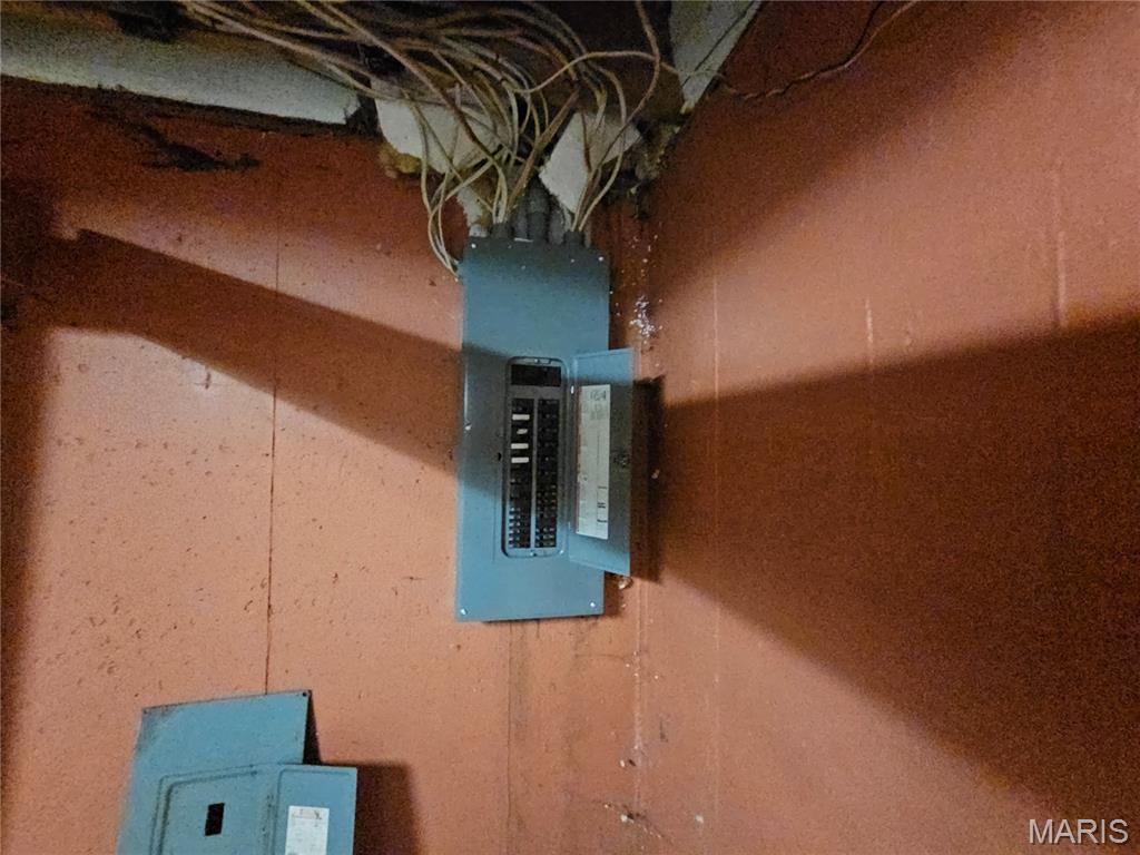 1050 Maple Grove Avenue Greenville, IL 62246 - Photo 5 of 55