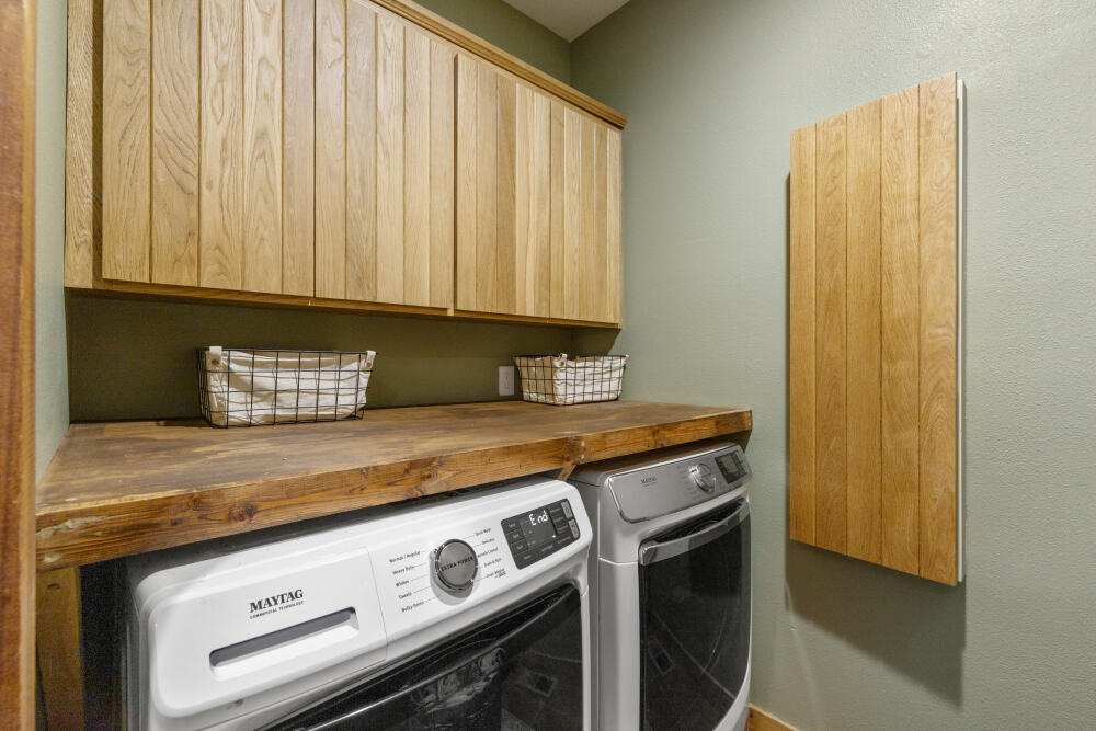 11750 Merganser Road Klamath Falls, OR 97601 - Photo 42 of 66 a kitchen with a stove and a cabinet
