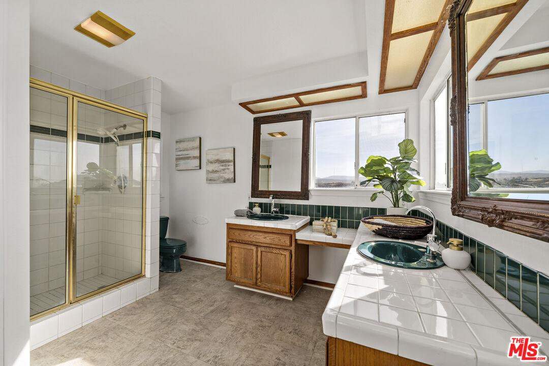 38675 Green Meadow Road Temecula, CA 92592 - Photo 62 of 74 a kitchen with sink refrigerator and stove