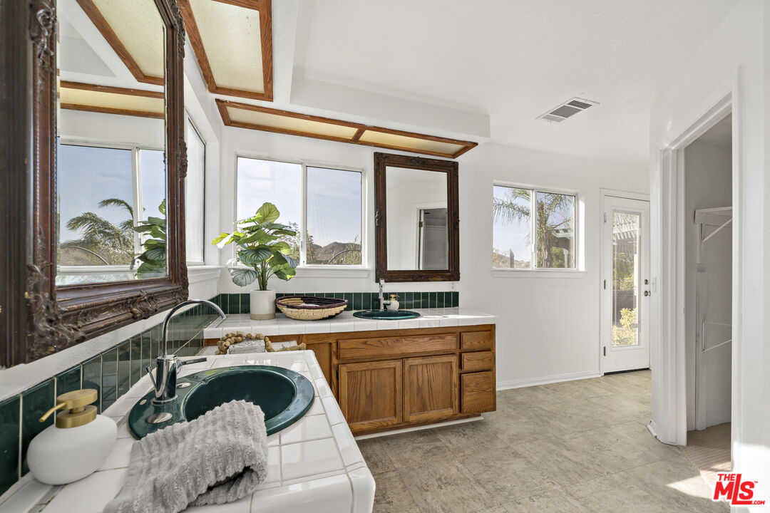 38675 Green Meadow Road Temecula, CA 92592 - Photo 63 of 74 a living room with furniture and window
