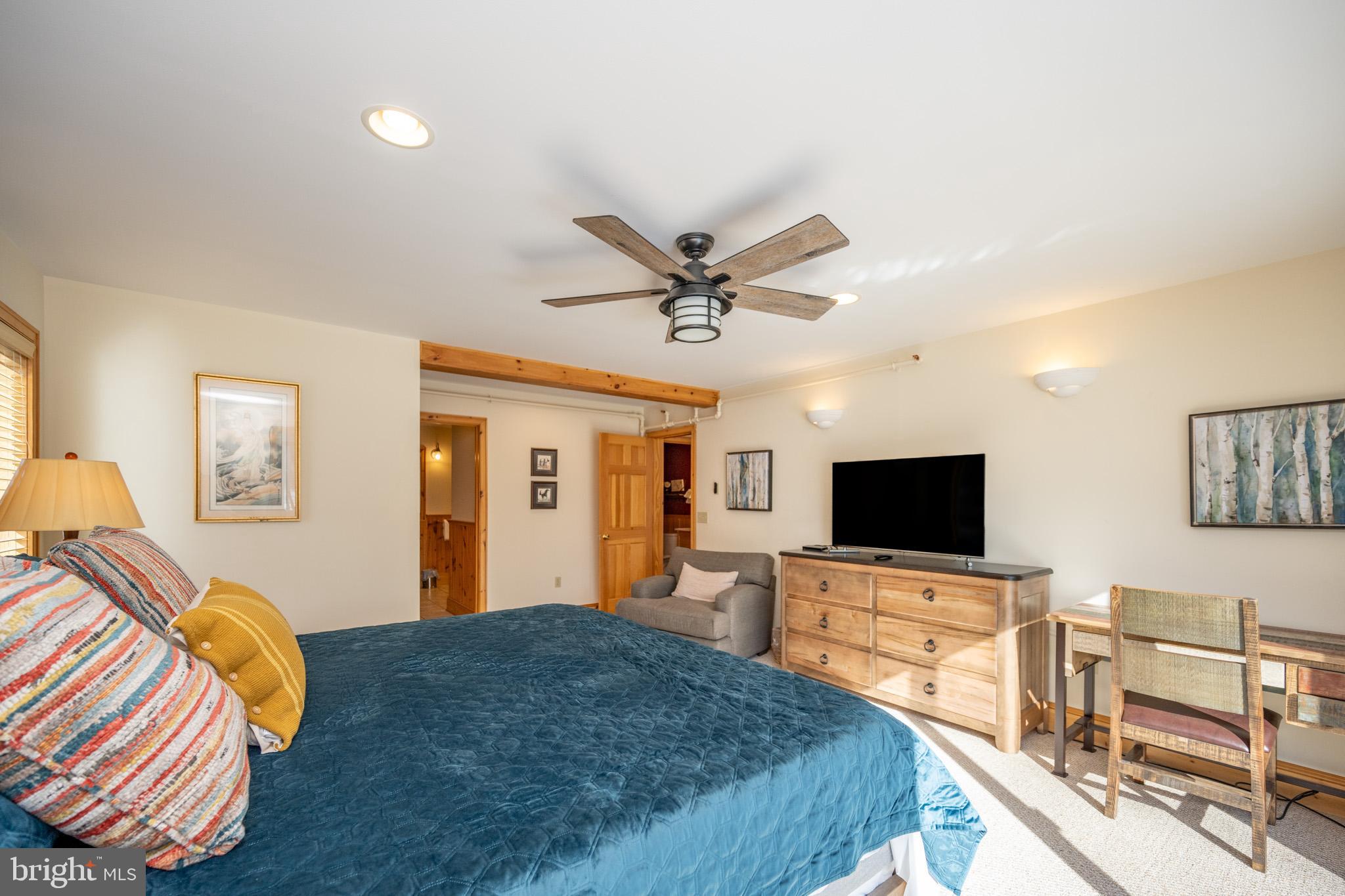 1738 Paradise Point Road Oakland, MD 21550 - Photo 24 of 97 Gallery Image 24