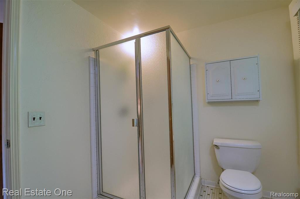 33877 Hunters Pointe Road Farmington Hills, MI 48331 - Photo 26 of 44