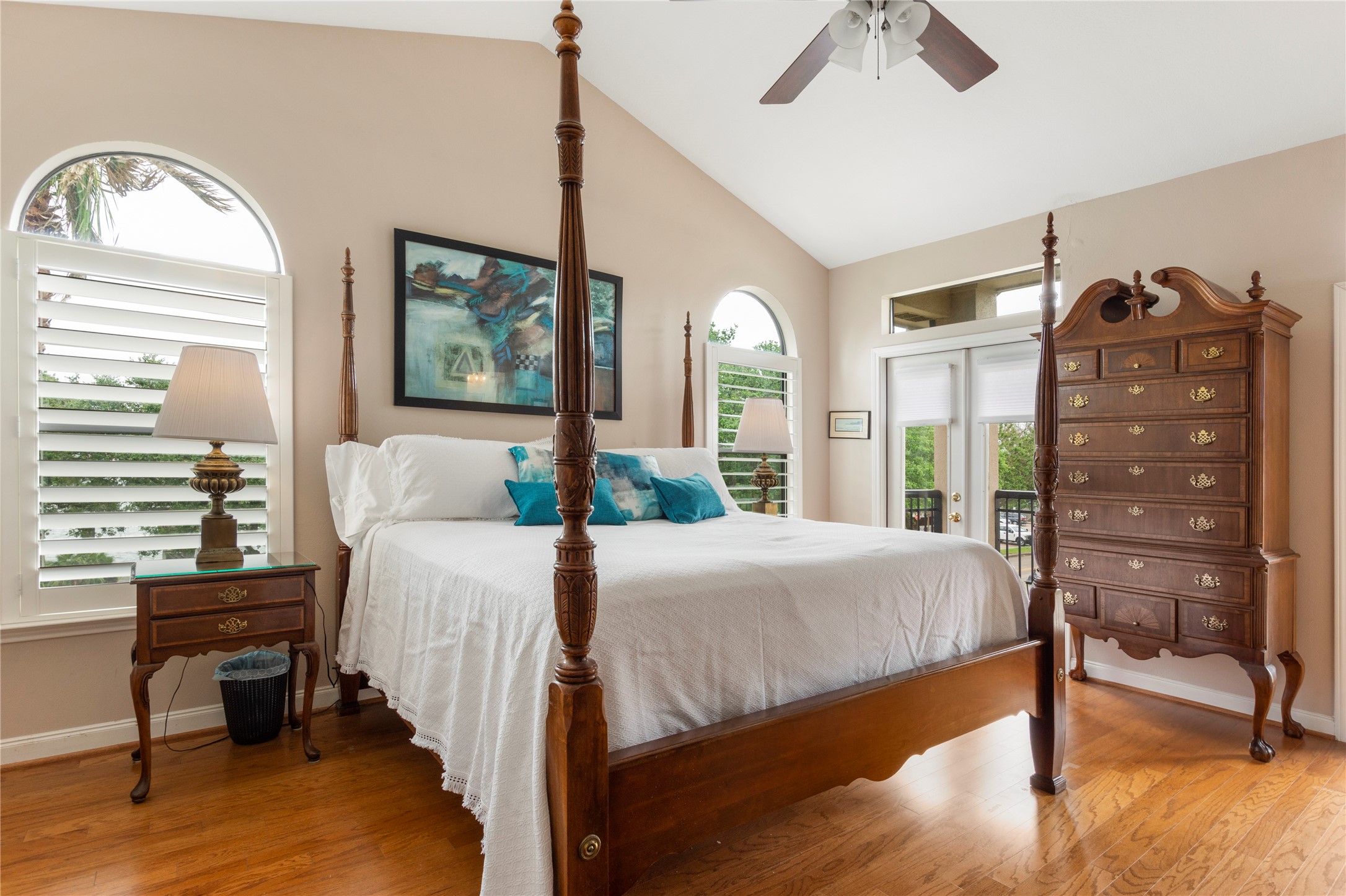 457 Mariners Drive Kemah, TX 77565 - Photo 15 of 25 Primary bedroom with Marina views and balocony.