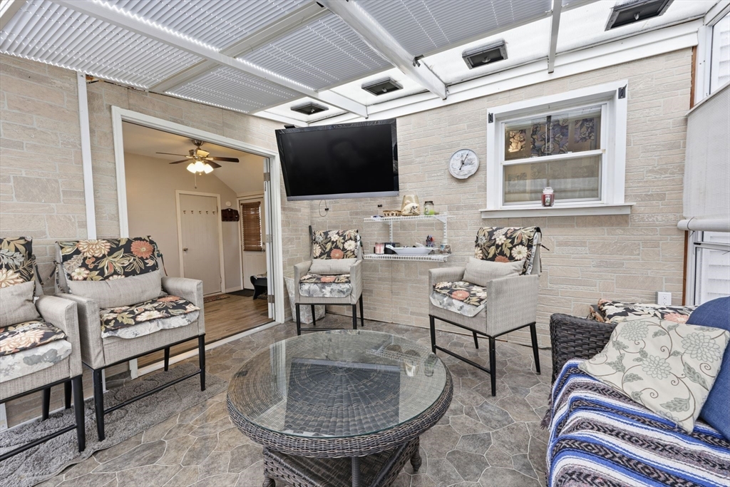 285 Breckwood Boulevard Springfield, MA 01109 - Photo 20 of 30