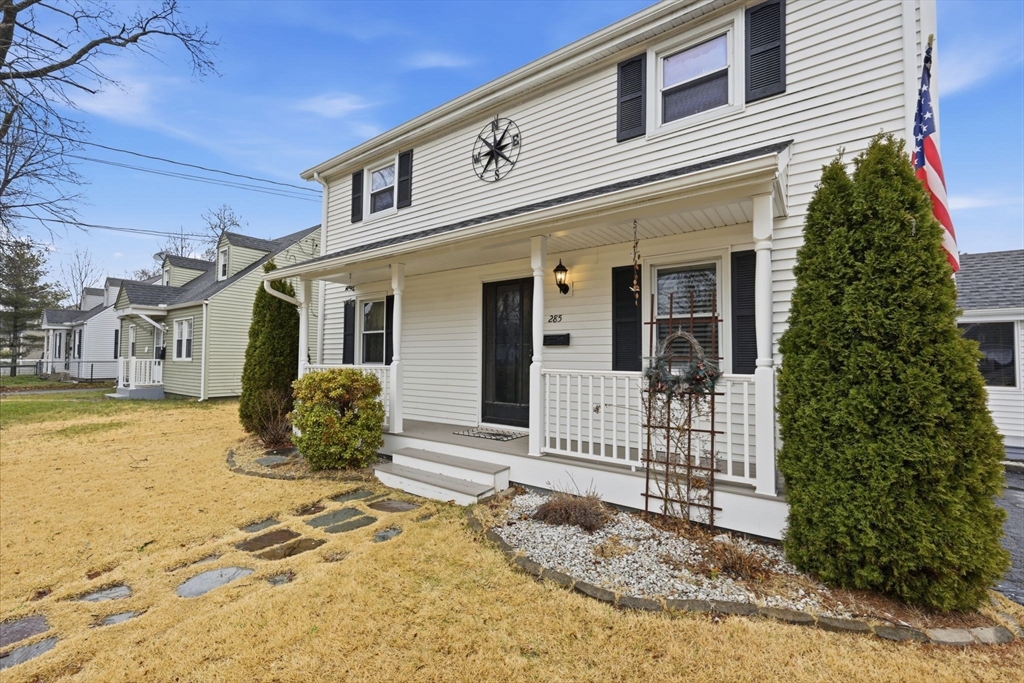 285 Breckwood Boulevard Springfield, MA 01109 - Photo 3 of 30