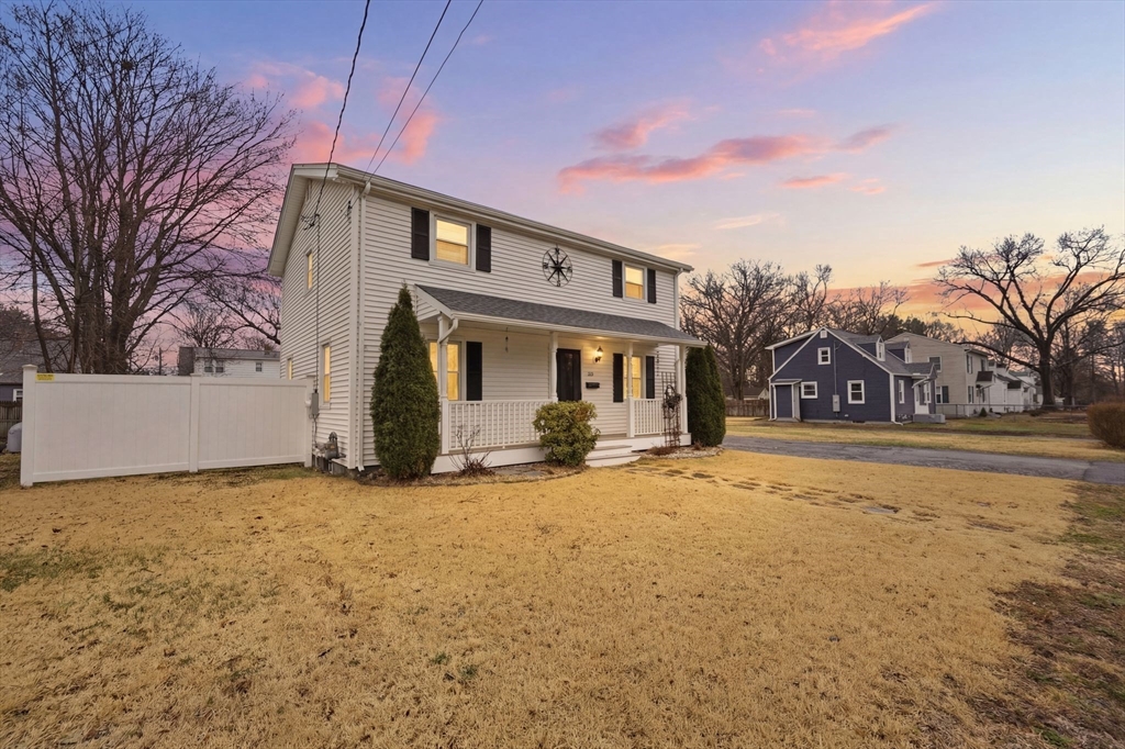 285 Breckwood Boulevard Springfield, MA 01109 - Photo 4 of 30