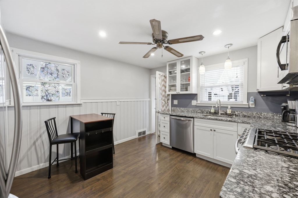 285 Breckwood Boulevard Springfield, MA 01109 - Photo 10 of 30