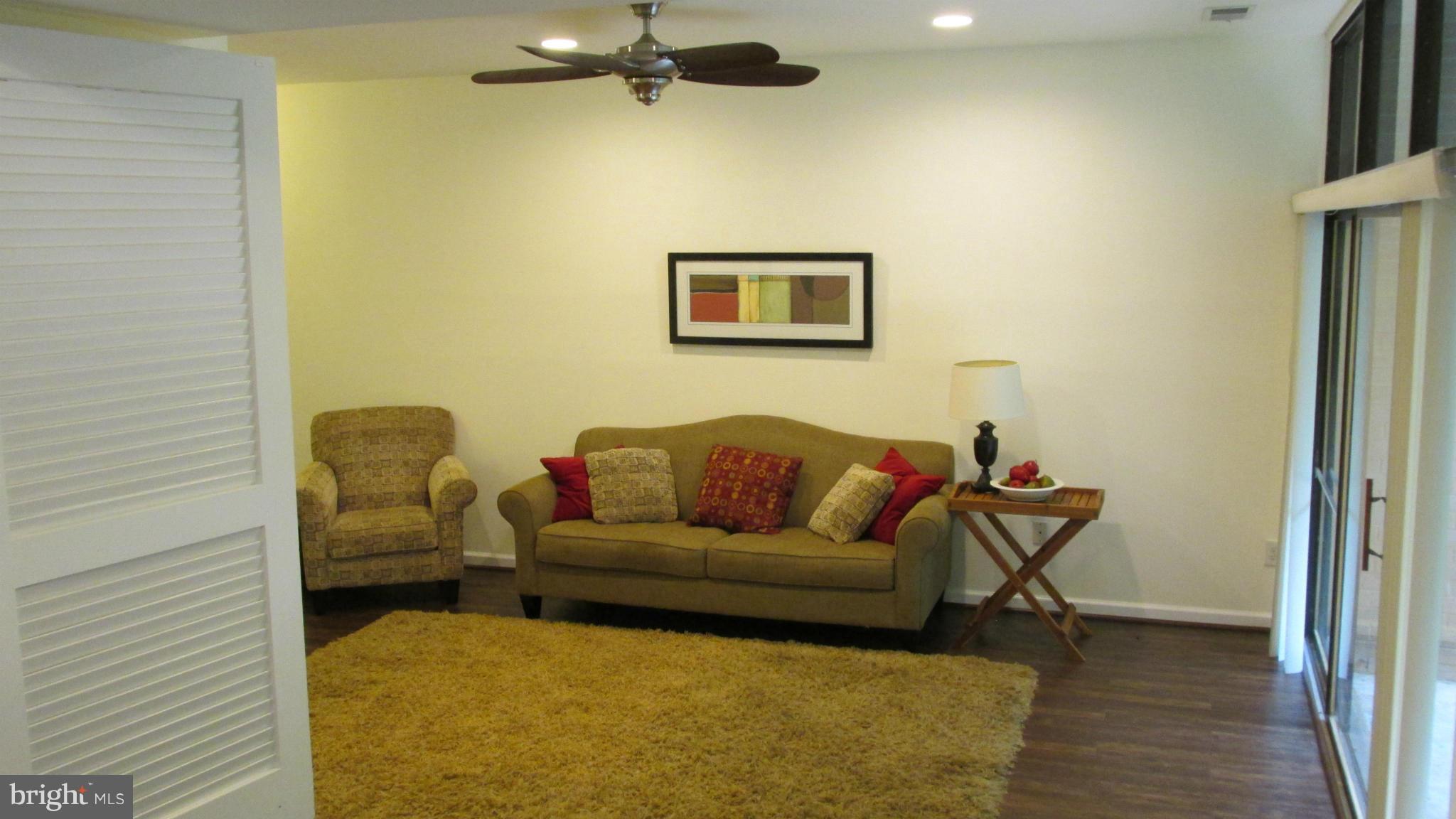 1675 Parkcrest Circle, Unit 101 Reston, VA 20190 - Photo 11 of 12 Living Room